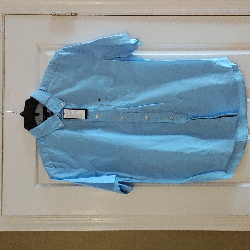 TOMMY HILFIGER CLASSIC FIT SHORT SLEEVE BUTTON DOWN SHIRT SIZE M COLOR BLUE